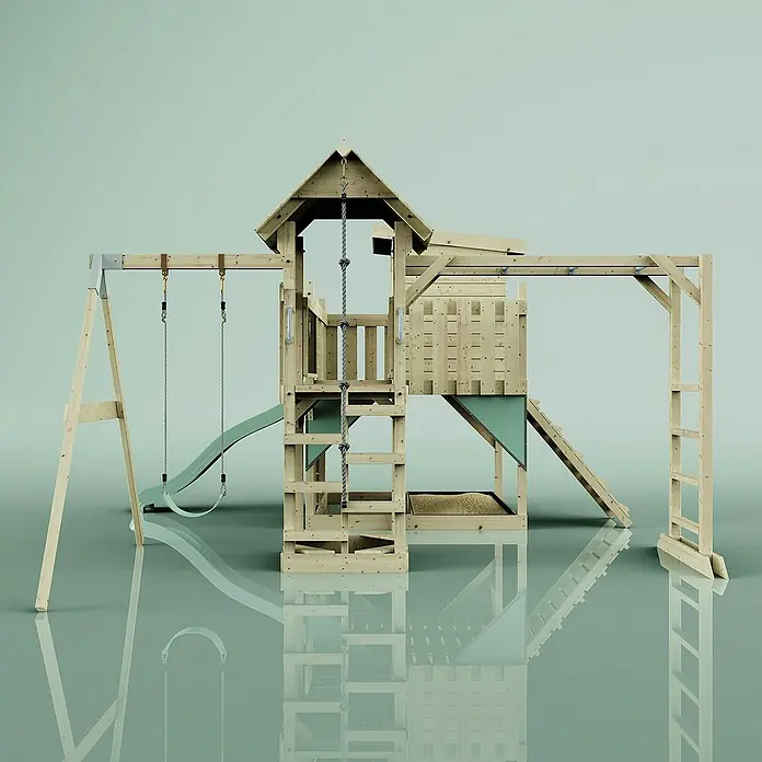 OutdoorToys Kinderspielturm Polarplay Lene - L x B x H: 400 x 503 x 274 cm, Grün - Ein detailreiches Bild eines Holzspielhauses mit Schaukel, Rutsche und Kletterwand für Kinder. Perfekt für den Garten!