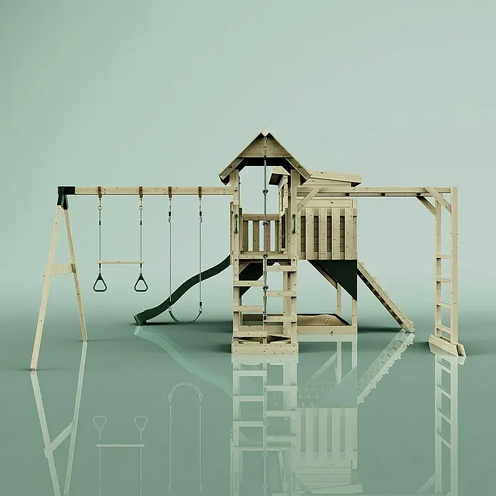 OutdoorToys Kinderspielturm Johanna Trapezschaukel; - Holz, Grün - Ein detailreiches Bild eines Holzspielplatzes mit Schaukeln, Rutsche und Kletterelementen, ideal für Kinder zum Spielen und Austoben im Freien.