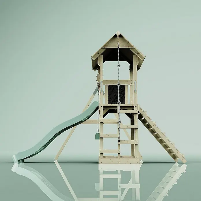OutdoorToys Kinderspielturm Göteborg - L x B x H: 242 x 357 x 273 cm, Grün - Das Bild zeigt ein hölzernes Kinderspielhaus mit Rutsche, Kletterseil und Leiter, ideal für den Garten zum Spielen und Austoben.