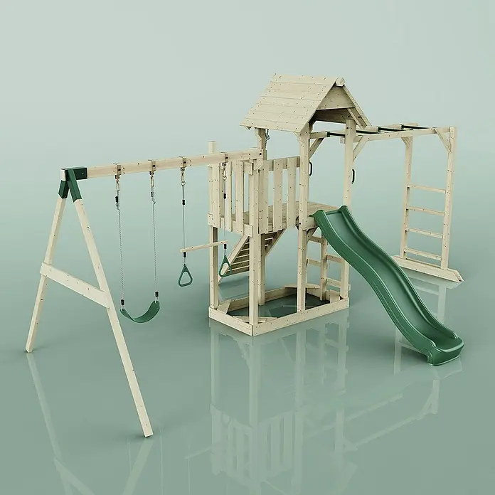 OutdoorToys Kinderspielturm Helsingborg - L x B x H: 358 x 562 x 275 cm, Grün - Ein detailreiches Bild eines hellen Holz-Klettergerüsts mit Schaukel, Rutsche und Kletterwand auf reflektierendem Untergrund.