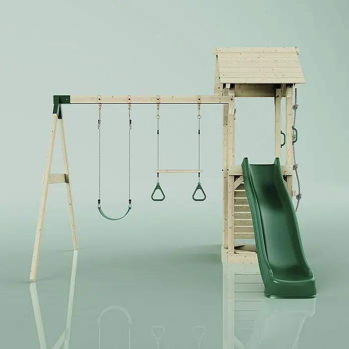 OutdoorToys Kinderspielturm Vimmerby - L x B x H: 332 x 357 x 273 cm, Grün - Ein detailreiches Bild eines Holzspielplatzes mit Schaukeln und einer grünen Rutsche. Ideal für Kinder zum Spielen im Garten.