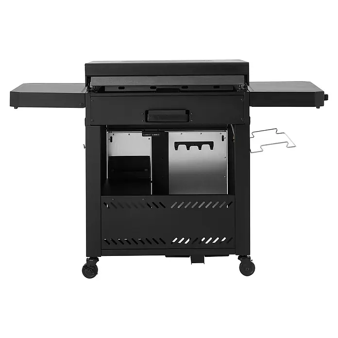 Kingstone Plancha-Grill Pro 3000 - Grillfläche (B x T): 71 x 54 cm, 12 kW, Anzahl Brenner: 3 Stk. - Aufnahme eines schwarzen Grills mit seitlichen Ablagetischen, der mit praktischen Aussparungen und Fächern ausgestattet ist.