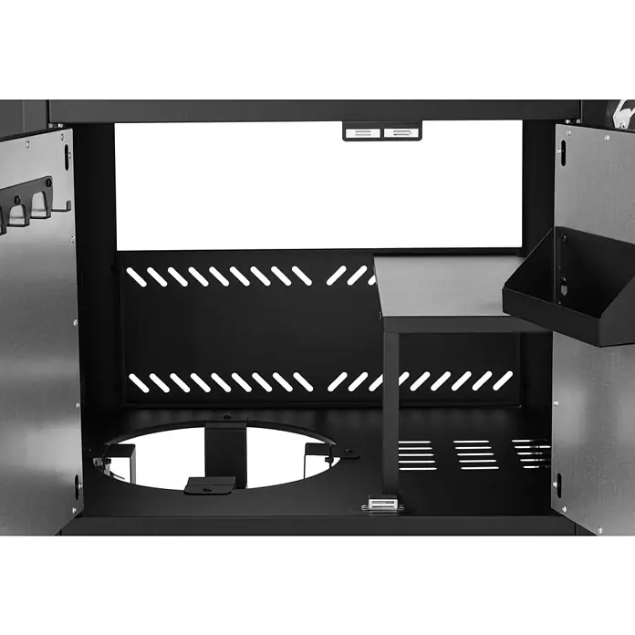 Kingstone Plancha-Grill Pro 3000 - Grillfläche (B x T): 71 x 54 cm, 12 kW, Anzahl Brenner: 3 Stk. - Innenansicht eines schwarzen Metallschranks mit Fächern und Belüftungslöchern.