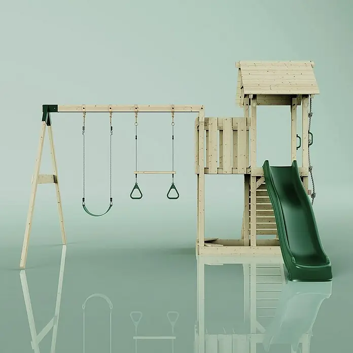 OutdoorToys Kinderspielturm Uppsala - L x B x H: 373 x 357 x 273 cm, Grün - Das Bild zeigt einen detailreichen Holzspielplatz mit Schaukel, Turnringen und einer Rutsche, ideal für Kinder zum Spielen und Spaß haben.