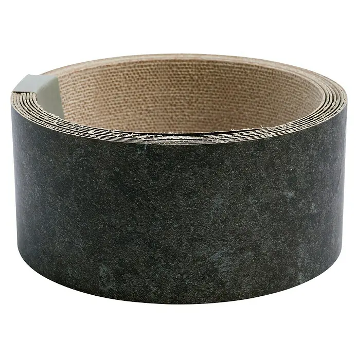 LOGOCLIC Umleimer Elementa pro XL K205 - Black Concrete, 200 cm x 4,2 mm - Nahaufnahme einer Rolle Schleifpapier, die die Textur und Dicke des Schleifmaterials hervorhebt. Perfekt für verschiedene Schleifarbeiten.