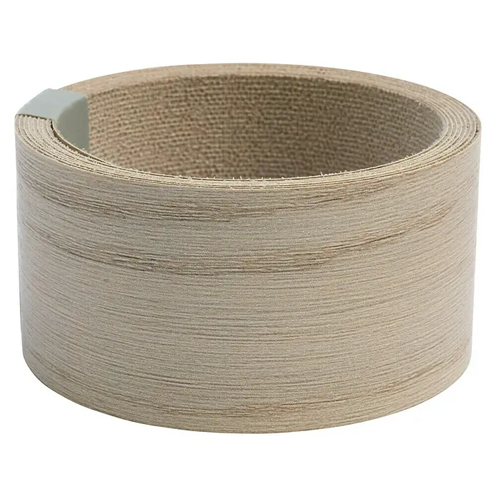 LOGOCLIC Umleimer Elementa pro XL 2737 - Oak Cremona Cotta, 200 cm x 4,2 mm - Nahaufnahme einer Rolle Holzfurnierkante, ideal für Möbelreparaturen und Holzarbeiten, zeigt die feine Textur und natürliche Farbe.