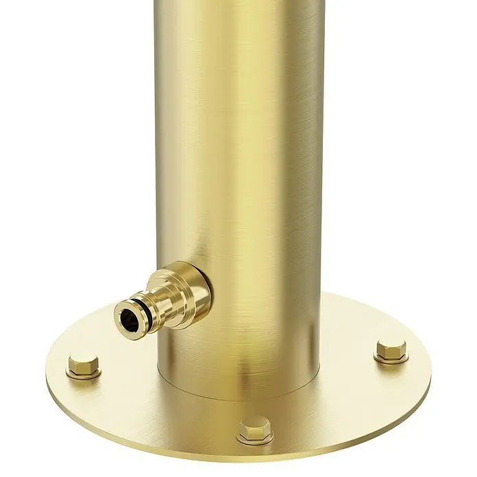 GardWell Wasserzapfstelle Comfort Style - Gold, Höhe: 93 cm, Edelstahl - Nahaufnahme eines goldenen Wasserhahns mit Schlauchanschluss und Schraubbefestigung auf einer runden Basis.