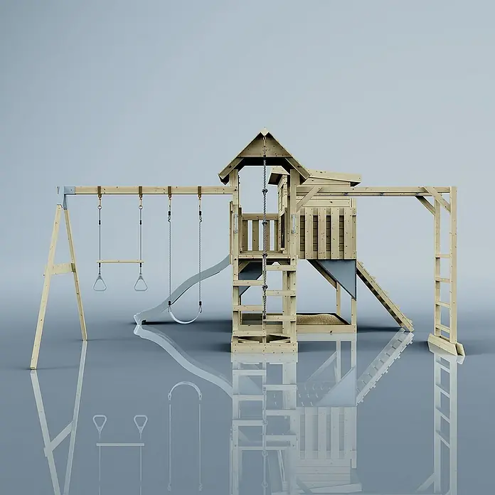 OutdoorToys Kinderspielturm Polarplay Johanna - L x B x H: 490 x 503 x 274 cm, Blau - Ein detailreiches Bild eines Holzspielplatzes mit Schaukeln, Rutsche und Kletterelementen, ideal für Kinder zum Spielen.