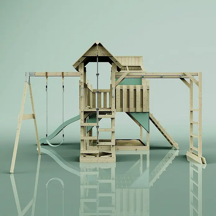 OutdoorToys Kinderspielturm Polarplay Liv - L x B x H: 400 x 503 x 291 cm, Grün - Ein detailreiches Bild eines hölzernen Kinderspielhauses mit Schaukeln, Rutsche und Kletterturm auf einem glänzenden Untergrund.