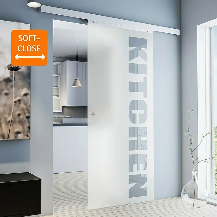 Inova Schiebetür-Komplettset KITCHEN Komplettset inkl. Softclose - 880 x 2.035 mm - Eine moderne Schiebetür aus Glas mit dem Wort "KITCHEN" in großen Buchstaben, die einen stilvollen Zugang zur Küche bietet.