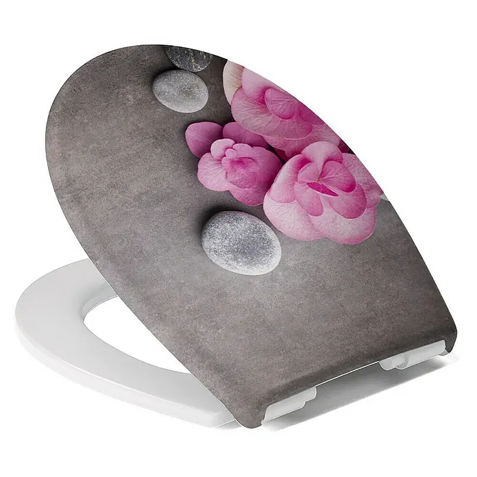 Calmwaters WC-Sitz Motiv Wellness Orchidee - Duroplast, Mehrfarbig, Mit Absenkautomatik - WC-Sitz mit Steine und Blumen Design. Der Toilettendeckel ist mit einem beruhigenden Motiv aus Steinen und rosa Blüten verziert.