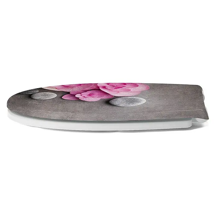 Calmwaters WC-Sitz Motiv Wellness Orchidee - Duroplast, Mehrfarbig, Mit Absenkautomatik - WC-Sitz mit einem beruhigenden Design aus Steinen und rosa Blütenblättern, ideal für eine entspannende Badezimmeratmosphäre.