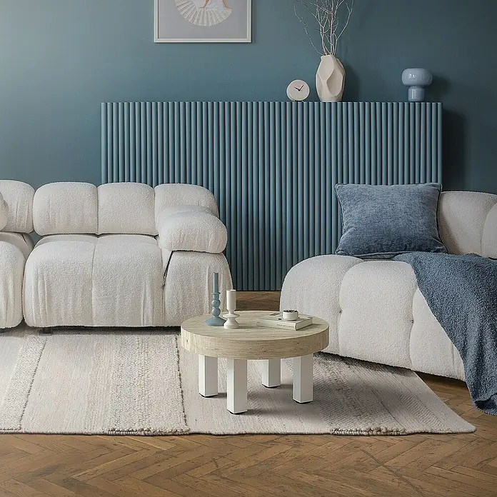 ML-Design Tischgestell 4er Set Tischkufen I-Design Möbelfüße und aus Stahl - L x B x H: 14 x 14 x 30 cm, Stahl - Elegantes Wohnzimmer mit cremefarbenem Modulsofa und stilvollem, rundem Couchtisch auf einem gemusterten Teppich.