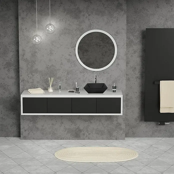 LuxeBath Aufsatzwaschbecken Waschtisch aus Keramik für Badezimmer / Gäste-WC - Ohne Spezialglasur, Schwarz - Modernes Badezimmer-Interieur mit schwarzem, eckigem Waschbecken auf einem Unterschrank. Runde Spiegel und Pendelleuchten runden das Bild ab.
