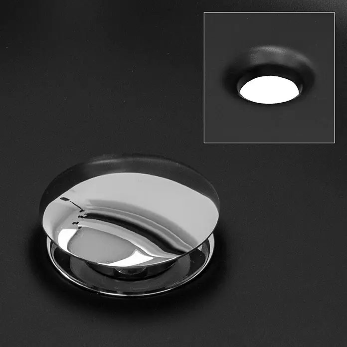 LuxeBath Aufsatzwaschbecken Waschtisch aus Keramik für Badezimmer / Gäste-WC - Ohne Spezialglasur, Schwarz, Silber - Bild einer schwarzen Spüle mit einem glänzenden Chrom-Ablaufstopfen und einem Überlaufloch, das ein minimalistisches Design zeigt.