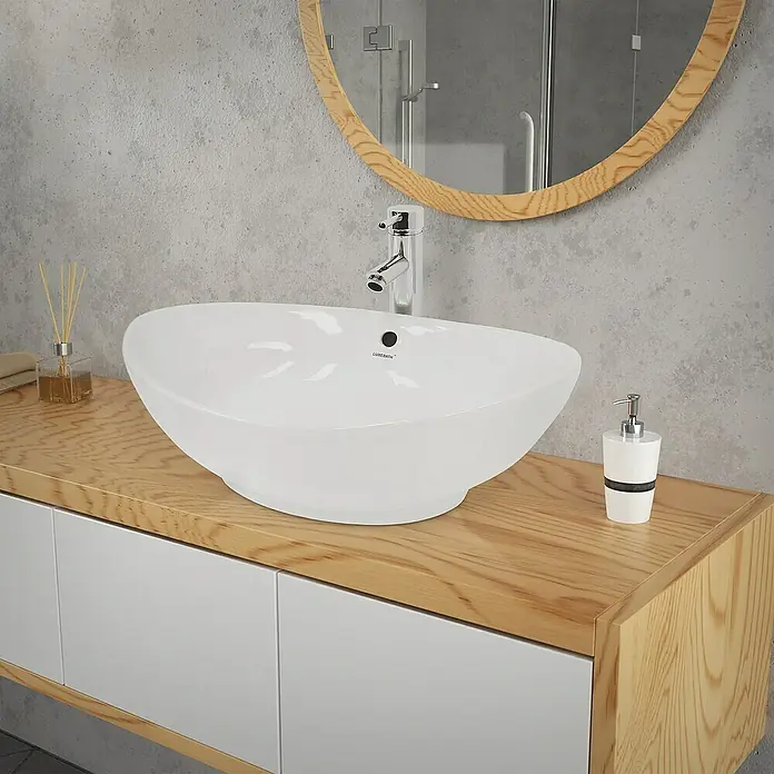 LuxeBath Aufsatzwaschbecken Waschschale Aufsatzwaschtisch Weiß inkl. Ablaufgarnitur mit Überlauf - Ohne Spezialglasur, Weiß, Silber - Elegantes Aufsatzwaschbecken auf einem Holzunterschrank mit passendem Spiegel für ein stilvolles Badezimmerdesign.