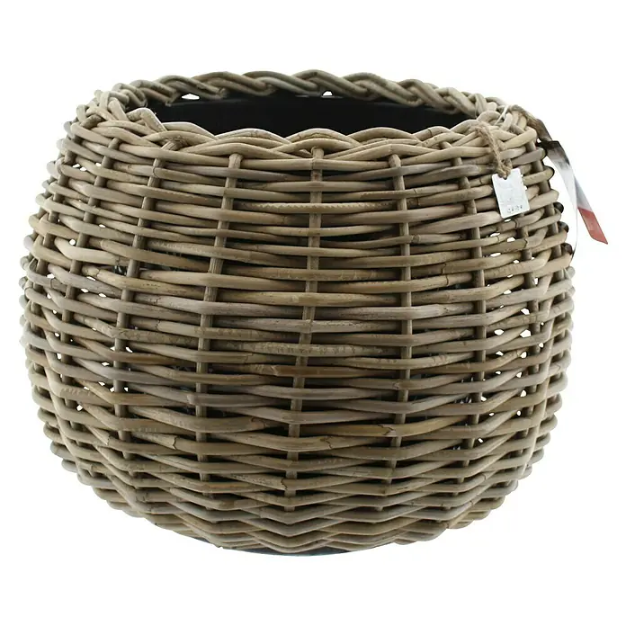 Van der Leeden Pflanzkübel rund Tina - Ø x H: 45 x 34 cm, Rattan, Grau - Ein gewebter Korb in natürlicher Optik, ideal für Pflanzen oder als dekoratives Element, mit dezentem Etikett.