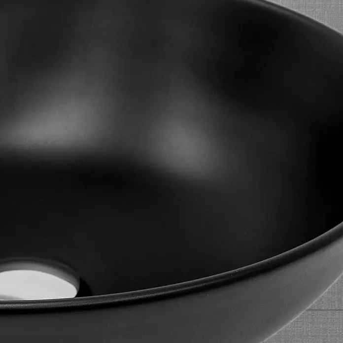 LuxeBath Aufsatzwaschbecken aus Keramik Waschtisch für Badezimmer und Gäste-WC - Ohne Spezialglasur, Schwarz - Nahaufnahme einer eleganten, schwarzen Waschbecken, die ein modernes und minimalistisches Design aufweist. Ideal für ein stilvolles Badezimmer.