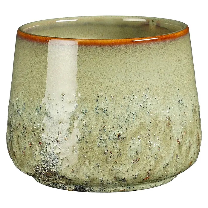 Mica Decorations Übertopf Mylo - Außenmaß (Ø x H): 13,5 x 11 cm, Keramik, Grün - Nahaufnahme einer handgefertigten Keramiktasse in Grün- und Brauntönen mit einzigartiger Glasur, ideal für stilvolle Getränke.