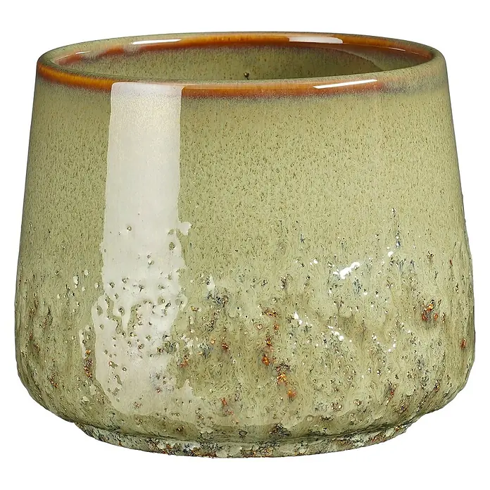 Mica Decorations Übertopf Mylo - Außenmaß (Ø x H): 16 x 13 cm, Keramik, Grün - Nahaufnahme einer stilvollen, handgefertigten Keramiktasse in sanften Grüntönen mit rustikalem Touch und braunem Rand.