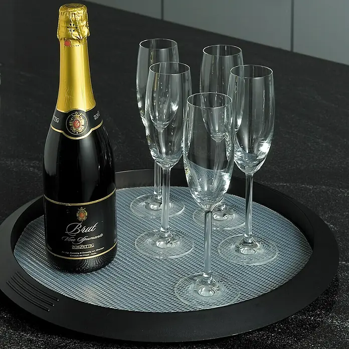 Antirutschmatte - 150 x 50 cm, Transparent, Kunststoff - Champagnerflasche und leere Gläser auf einem Tablett. Elegante Präsentation für festliche Anlässe mit dem edlen Getränk im Mittelpunkt.