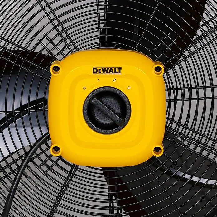 DeWalt Bodenventilator DXF2067 - 110 W, Max. Luftleistung: 102,2 m³/h - Nahaufnahme des DeWalt-Ventilators mit Geschwindigkeitsregler, der auf "0" steht.