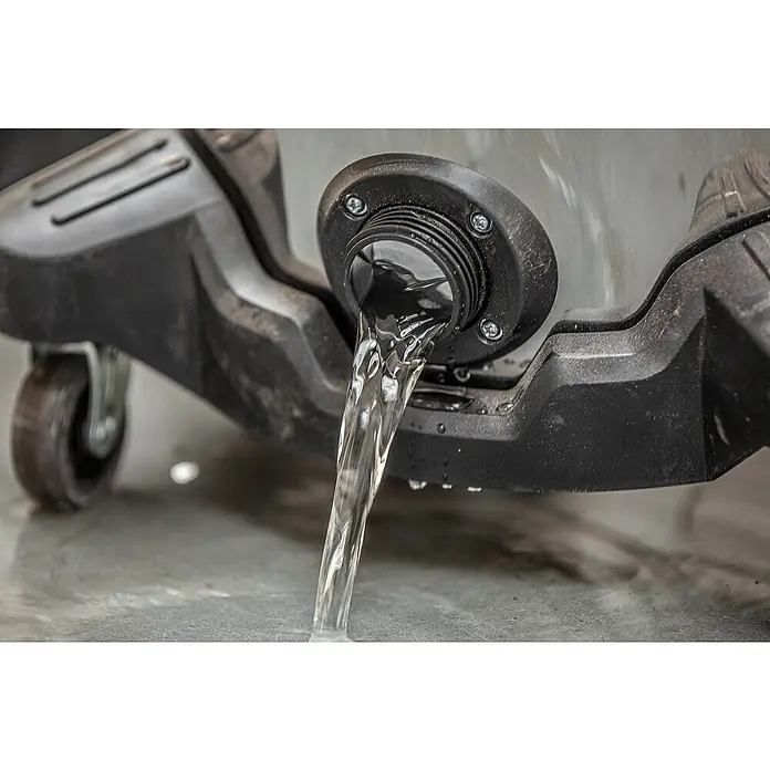 DeWalt Elektro-Nass- & Trockensauger DXV30SAPTA - 1.050 W, Behältervolumen: 30 l, Filterreinigung: Vollautomatisch - Detailaufnahme eines Abflusses, aus dem Wasser in einen Eimer oder Behälter läuft, was die Entleerung oder Reinigung des Geräts erleichtert.