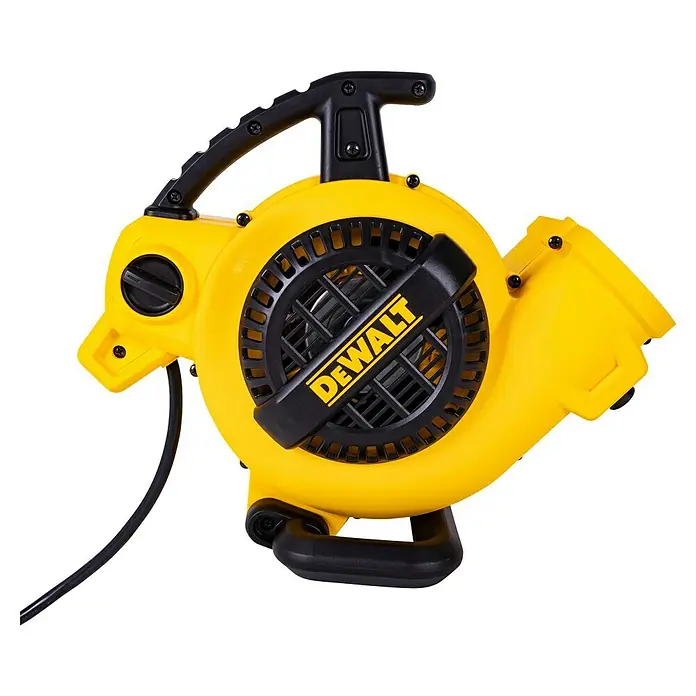 DeWalt Lüfter DXAM2250 - 130 W, Max. Luftleistung: 236 l/s - Aufnahme eines gelben Dewalt Laubbläsers. Das Gerät hat einen schwarzen Griff und ein schwarzes Schutzgitter mit dem Dewalt-Logo.