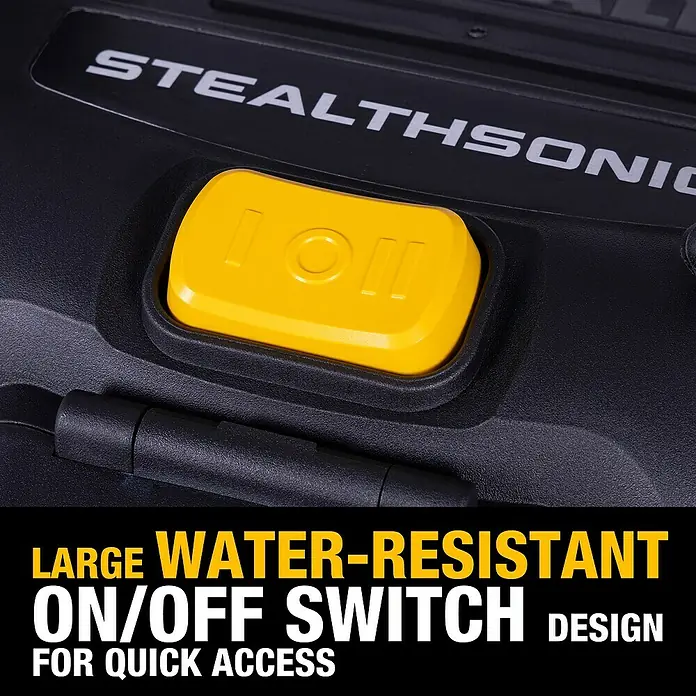 DeWalt Elektro-Nass- & Trockensauger DXV20PTA - 1.050 W, Behältervolumen: 20 l - Nahaufnahme eines Stealthsonic-Produkts mit einem großen, gelben, wasserabweisenden Ein-/Ausschalter für schnellen Zugriff.