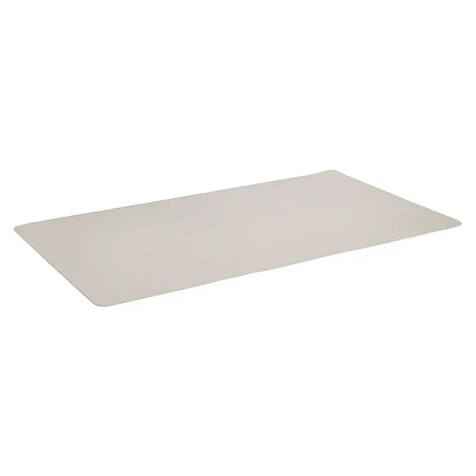 Zeller Present Unterlage Schreibtischunterlage - 70 x 40 cm, Creme, PVC - Eine rechteckige, blass-graue Platte auf einem schwarzen Untergrund. Die Platte hat eine leicht reflektierende Oberfläche.