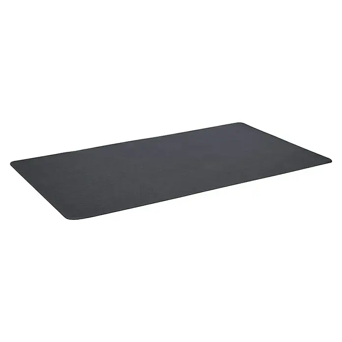 Zeller Present Unterlage Schreibtischunterlage - 70 x 40 cm, Schwarz, PVC - Eine graue, rechteckige Bürostuhlmatte liegt auf einem schwarzen Untergrund, ideal zum Schutz des Bodens vor Abnutzung durch Bürostühle.