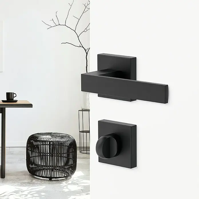 Diamond Doors Black Edition Zimmertürgarnitur WC Savannah - Stärke Tür: 40 mm - 45 mm, Sonstiges, Schwarz, Schlitzkopf/Olive - Schwarzer Türdrücker mit Vierkantrosette. Moderner Türgriff für Innentüren, der durch sein schlichtes Design besticht und sich gut ins Interieur einfügt.
