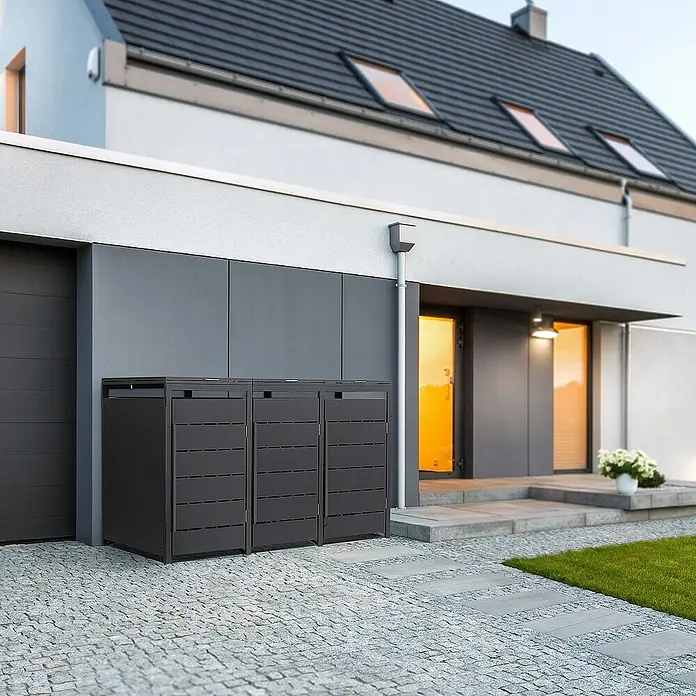 ML-Design Mülltonnenbox Mülltonnencontainer mit Klappdeckel/Tür für 3 Tonne 120 oder 240 Liter - 80 x 80 cm, Stahl, Anthrazit, Geeignet für Anzahl Mülltonnen: 3 Stk. - Moderne Mülltonnenbox in Anthrazit vor einem stilvollen Haus. Die Box bietet eine elegante Lösung zur Aufbewahrung von Abfallbehältern.