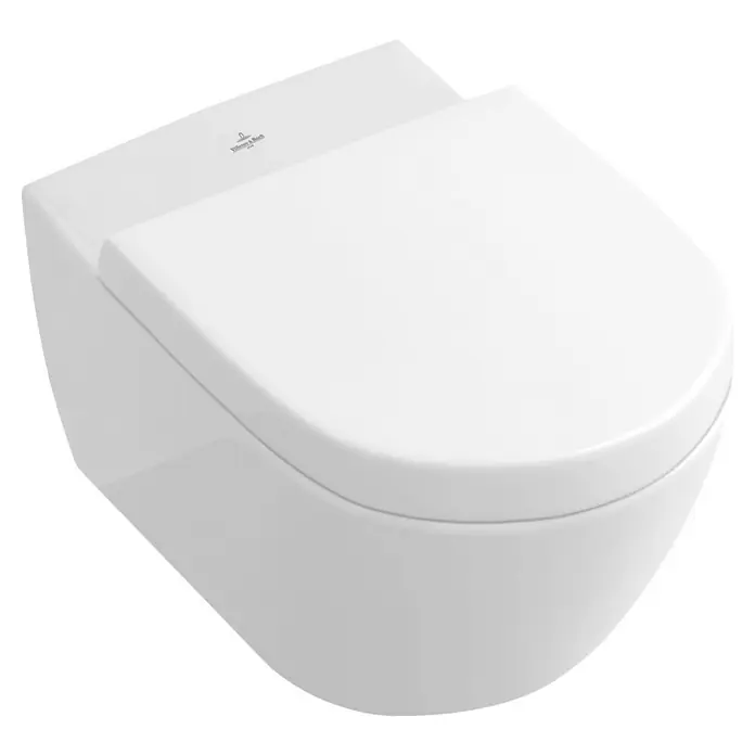 Villeroy & Boch Subway 2.0 Wand-WC - Spülrandlos, Mit schmutzabweisender Glasur, Spülform: Tief, WC Abgang: Waagerecht, Weiß - Nahaufnahme einer wandhängenden Villeroy & Boch Toilette in Weiß, die ein minimalistisches und modernes Design zeigt.