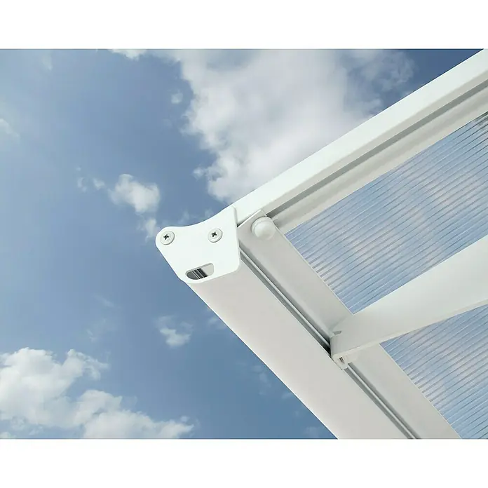 Palram – Canopia Pultvordach Bordeaux - 890 x 139 x 33 cm, Weiß, Polycarbonat Doppelstegplatte - Detailaufnahme einer weißen Terrassenüberdachung mit Polycarbonatplatten und Verbindungselementen vor blauem Himmel mit Wolken.