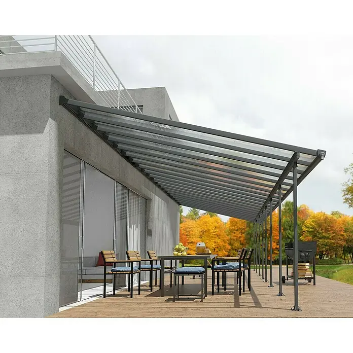 Solid Elements Terrassenüberdachung Martina - B x T: 1.276 x 400 cm, Anthrazitgrau, Polycarbonat, Transparent - Eine Terrassenüberdachung aus Aluminium und Polycarbonat schützt eine Sitzecke im Freien und bietet Schatten und Schutz vor Regen.