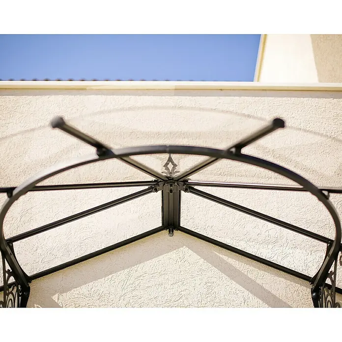 Palram – Canopia Pultvordach - 174,5 x 125 x 80 cm, Schwarz - Detailaufnahme einer eleganten, schwarzen Markise vor einer hellen Wand, die Schatten und Stil vereint.\n