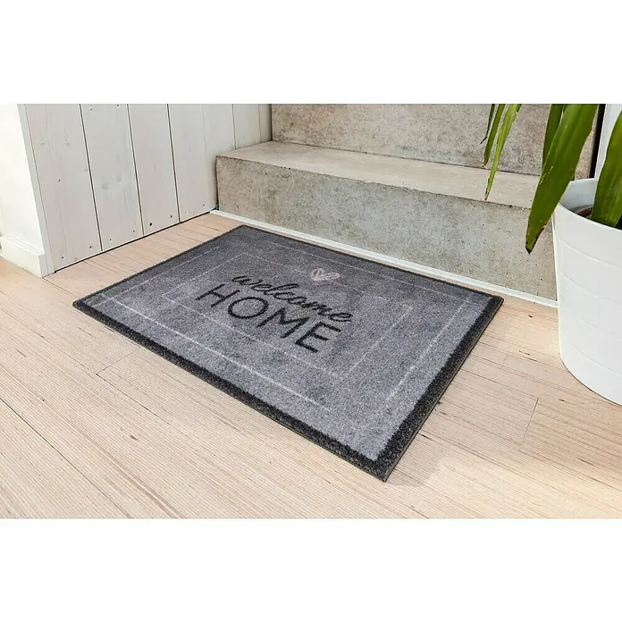 Fußmatte Deco Brush - Beton, 70 x 50 cm, 100 % Polyamid - Graue Fußmatte mit der Aufschrift "Welcome Home" und Herzmotiv, die eine einladende Atmosphäre schafft und Schmutz effektiv abfängt.