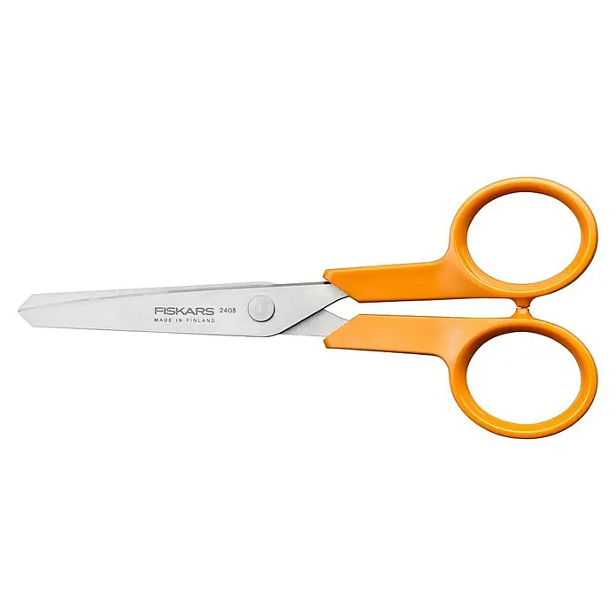 Fiskars Schere Classic - Länge: 13 cm, Orange - Abgebildete orangefarbene Fiskars-Schere mit silbernen Klingen, die sich ideal zum Schneiden verschiedener Materialien eignet.