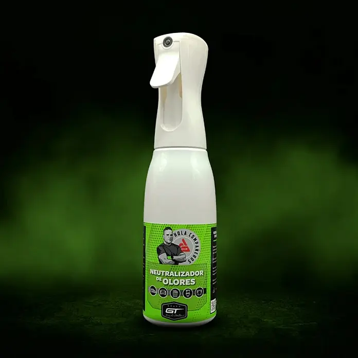 GT Automoción Neutralizador de olores - Neutro, 500 ml - La imagen muestra una botella de neutralizador de olores de la marca GT con un pulverizador blanco sobre fondo oscuro.