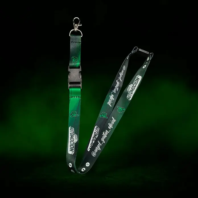 GT Automoción Limpiador concentrado Pack CEO - 1.000 ml, 3 pzs. - Cuerda verde con logotipo y mosquetón para identificaciones y llaves. Práctica y elegante.