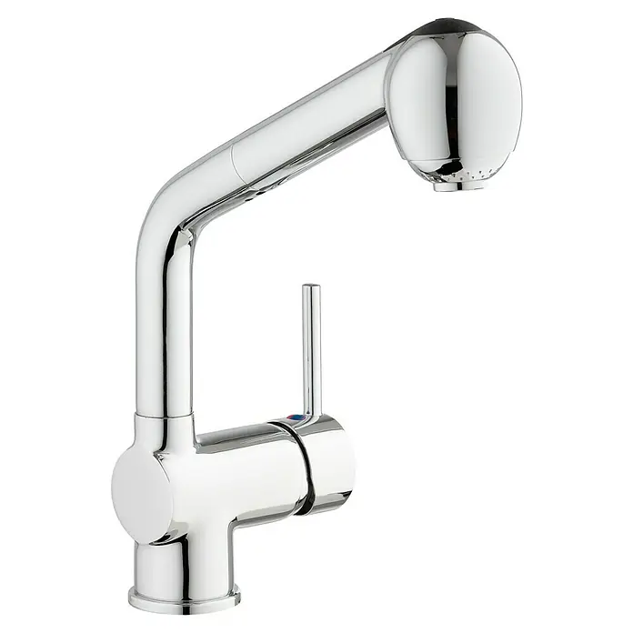 Camargue Spültischarmatur Padua - Chrom, Glänzend, Schwenkbar - Nahaufnahme einer verchromten Küchenarmatur mit ausziehbarer Brause, die durch ihr elegantes Design und ihre Funktionalität besticht.