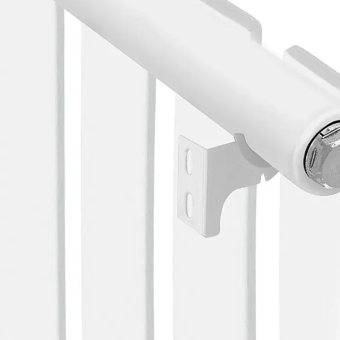 LuxeBath Badheizkörper Design Handtuchheizkörper Handtuchwärmer Mittelanschluss Radiator - B x H: 37 x 180 cm, Weiß - Detailaufnahme eines weißen Treppengeländers mit Halterung, das die saubere Verarbeitung und das schlichte Design hervorhebt.
