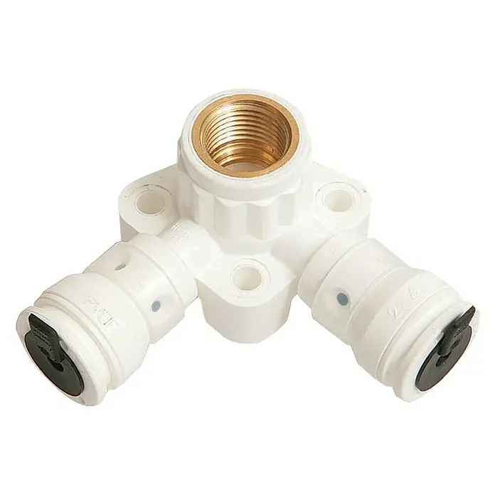 Marley AquaStec Doppel-Wandscheibe - Durchmesser: 16 mm, Innengewinde: ½″ - Dreiwegeverbinder mit einem Messinggewinde und zwei Push-Fit Anschlüssen für schnelle Installationen im Sanitärbereich.
