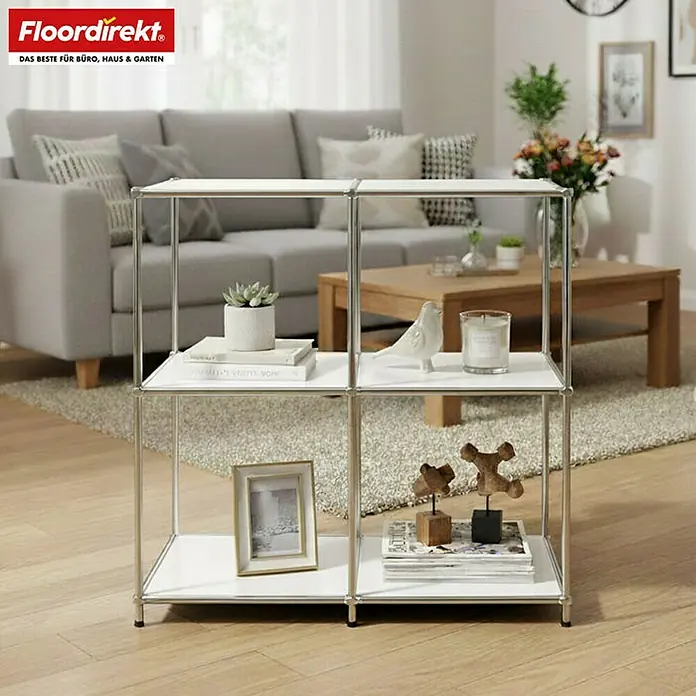 Floordirekt Metallregal Concept Epure MK-027 - 78 x 40 x 82 cm Weiß - Anzahl Böden: 3 Stk., Schrauben, Weiß - Das Bild zeigt ein quadratisches, zweistöckiges Bücherregal mit Dekorationsartikeln, das sich gut ins Wohnzimmer einfügt.