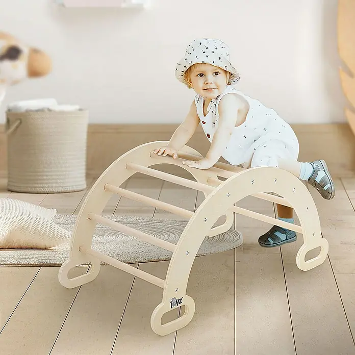 ECD Germany Klettergerüst Kletterbogen trainiert Gleichgewicht & Balance ab 2 Jahren - 89 x 52 x 45,5 cm, Holz, Braun - Kind klettert auf einem hellen Holzsprossenbogen. Dieses Klettergerüst fördert die motorischen Fähigkeiten und das Gleichgewicht des Kindes.