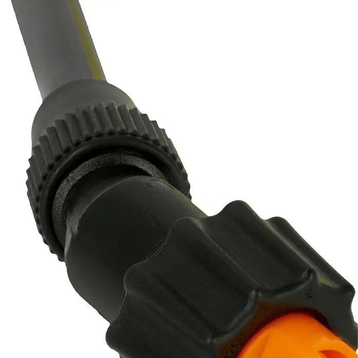 Gloria Drucksprühgerät Spray&Paint - Betriebsdruck: 3 bar, Kunststoff - Detailaufnahme eines schwarzen Kunststoff-Gartenarmatur-Verbinders mit gerändelter Überwurfmutter und orangem Teil.