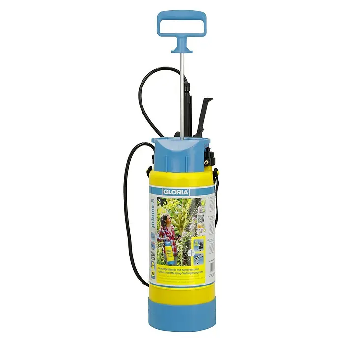 Gloria Drucksprühgerät Primex 5 mit Messing Verlängerungsrohr - 5 l - Drucksprühgerät Gloria primex 5 mit blau-gelbem Behälter, schwarzem Schlauch und blauem Griff für den Einsatz im Garten oder Landwirtschaft.
