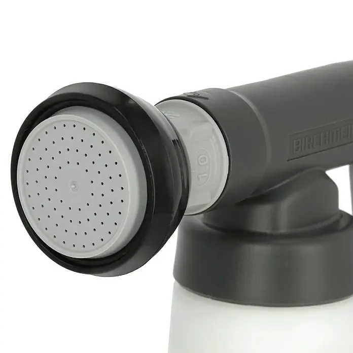 Wuxal Düngerbeimischgerät Aquamix - 1,25 l - Nahaufnahme einer Sprühdüse mit mehreren Löchern und einem Einstellknopf, ideal für Gartenarbeit und Reinigung.