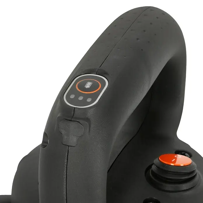 Gardena Drucksprüher Easy Pump - Füllmenge: 5 l - Nahaufnahme eines schwarzen, kabellosen Staubsaugergriffs mit Batteriestandsanzeige und rotem Knopf.